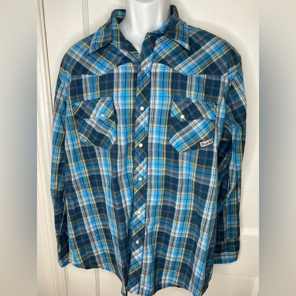 WRANGLER Pearl Snaps Western Blue Plaid Button-Up Shirt.